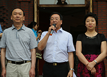 中俄友好協(xié)會(huì)秘書(shū)長(zhǎng)宋敬武主任(中)致辭
